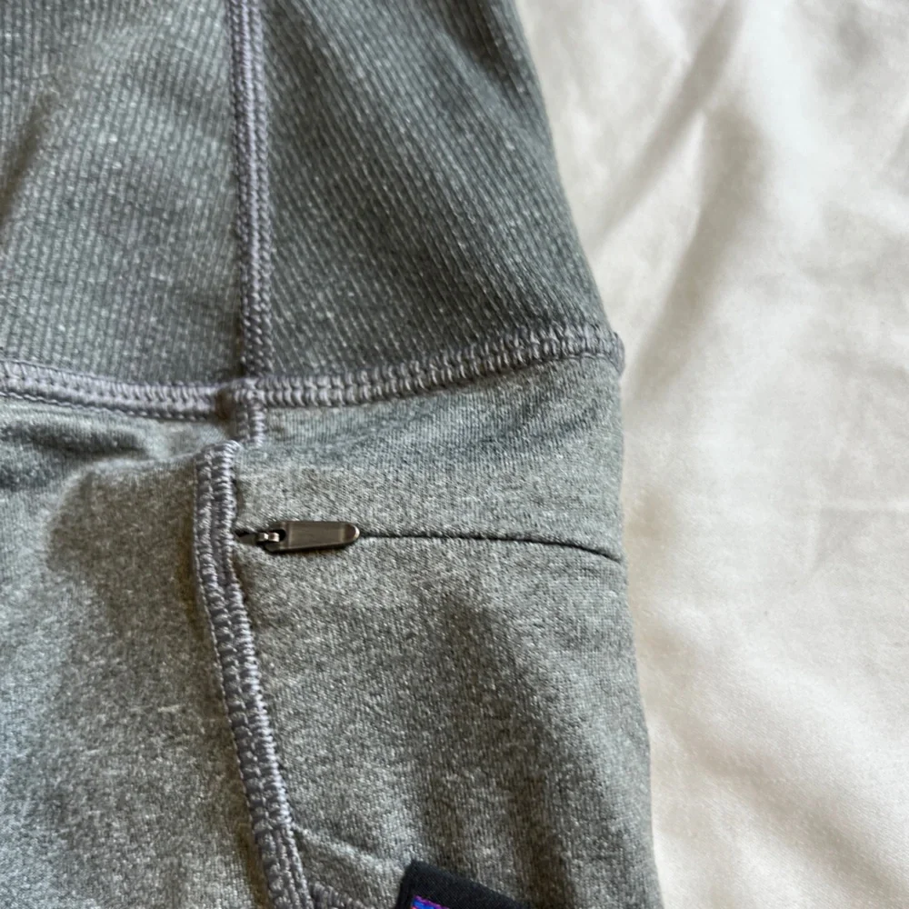 Patagonia Women’s Lightweight Pack Out Cropped Leggings – Gray, Pockets - Picture 6 of 6